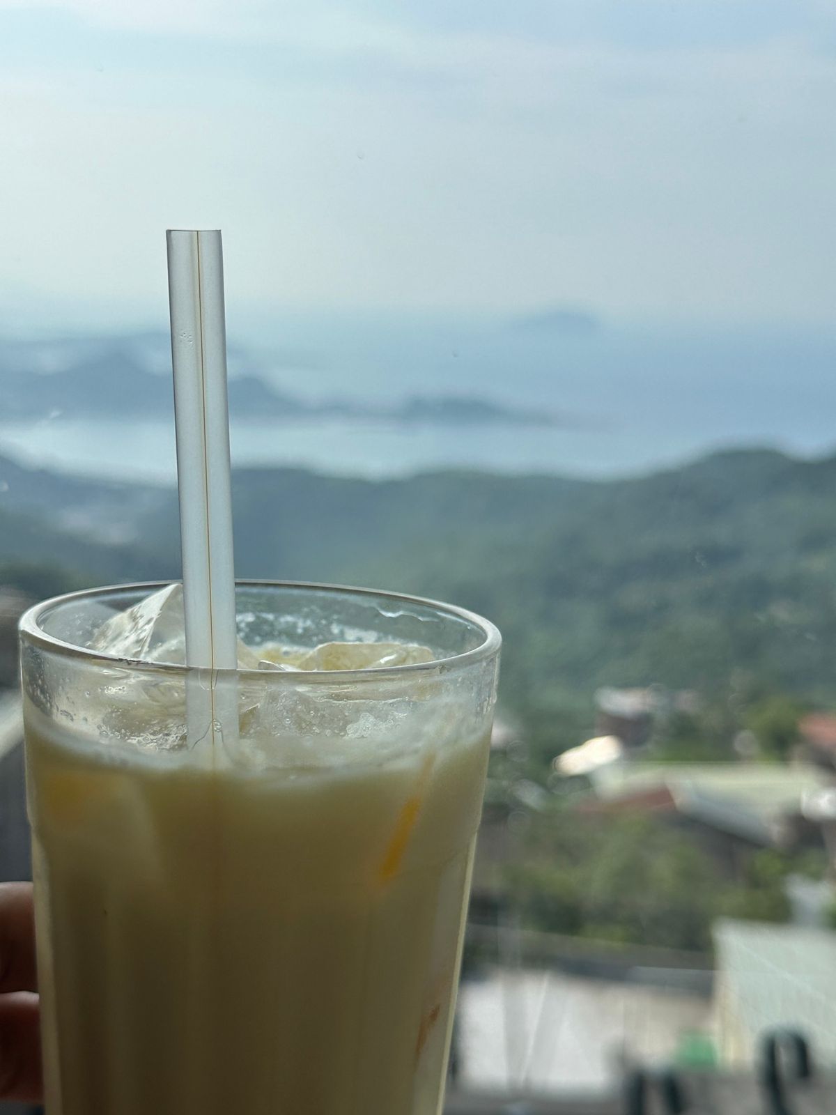 九份に移動
阿妹茶楼の向かい海悦楼景観茶坊にてお茶を飲みながら夕暮れを待ち...