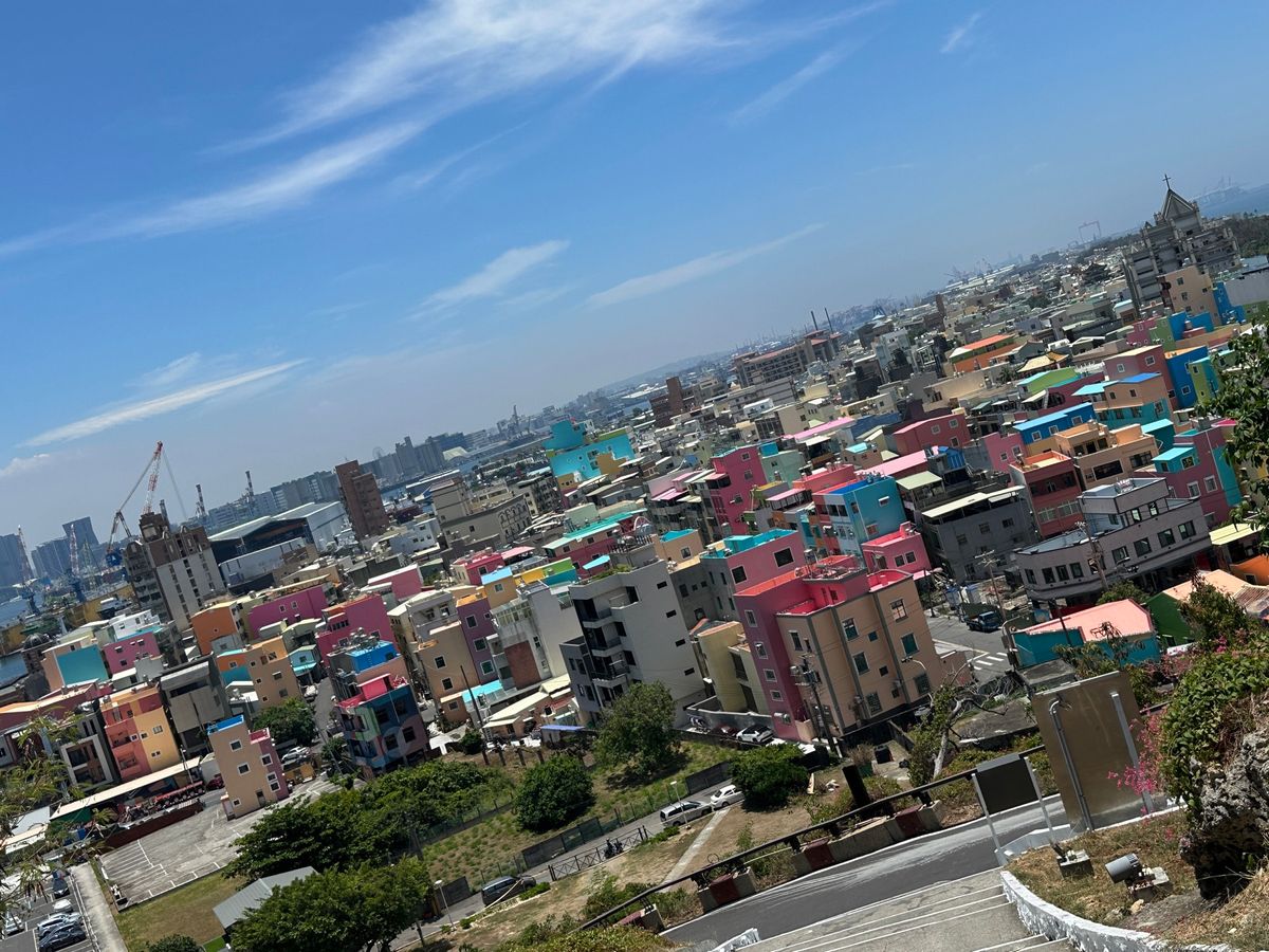 旗津に渡ってみた
カラフルな街並みと灯台、浜の近くに乾物が売ってる観光市場...