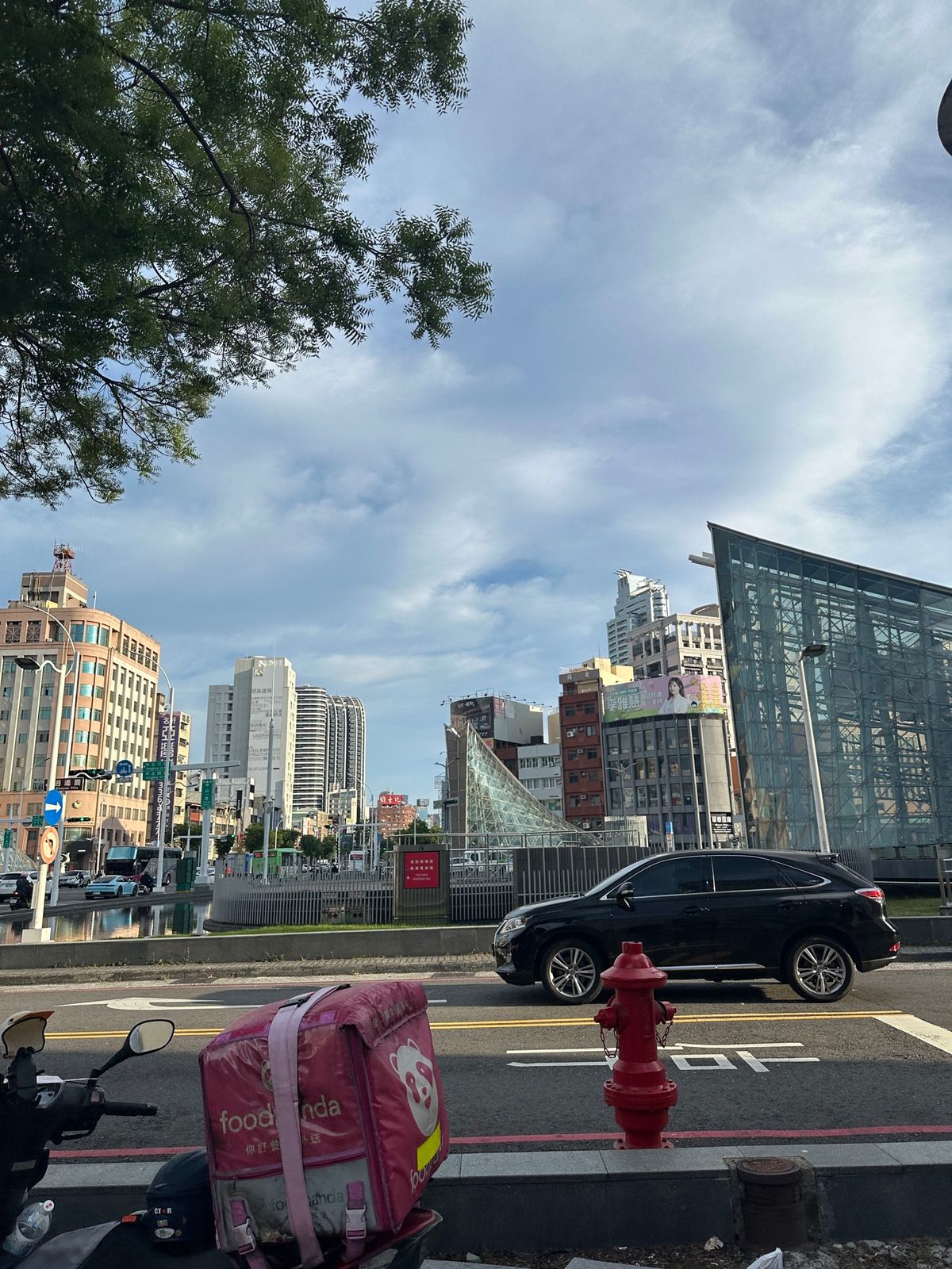 美麗島駅に到着！
とても綺麗な駅😍