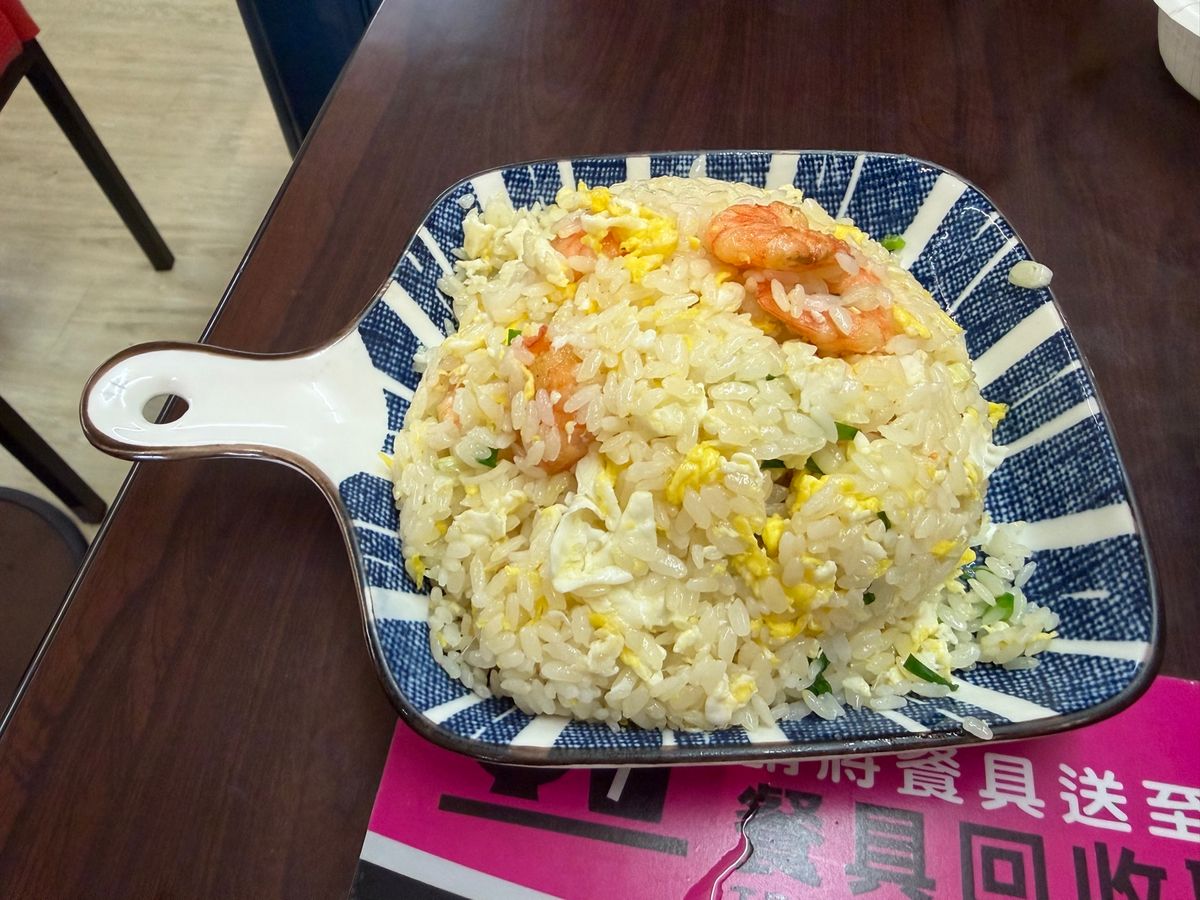 朱遊記にて黄金炒飯と蛤のスープ