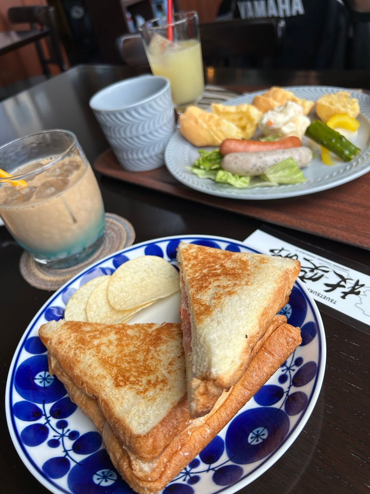 杖突峠展望喫茶•風の詩で昼食