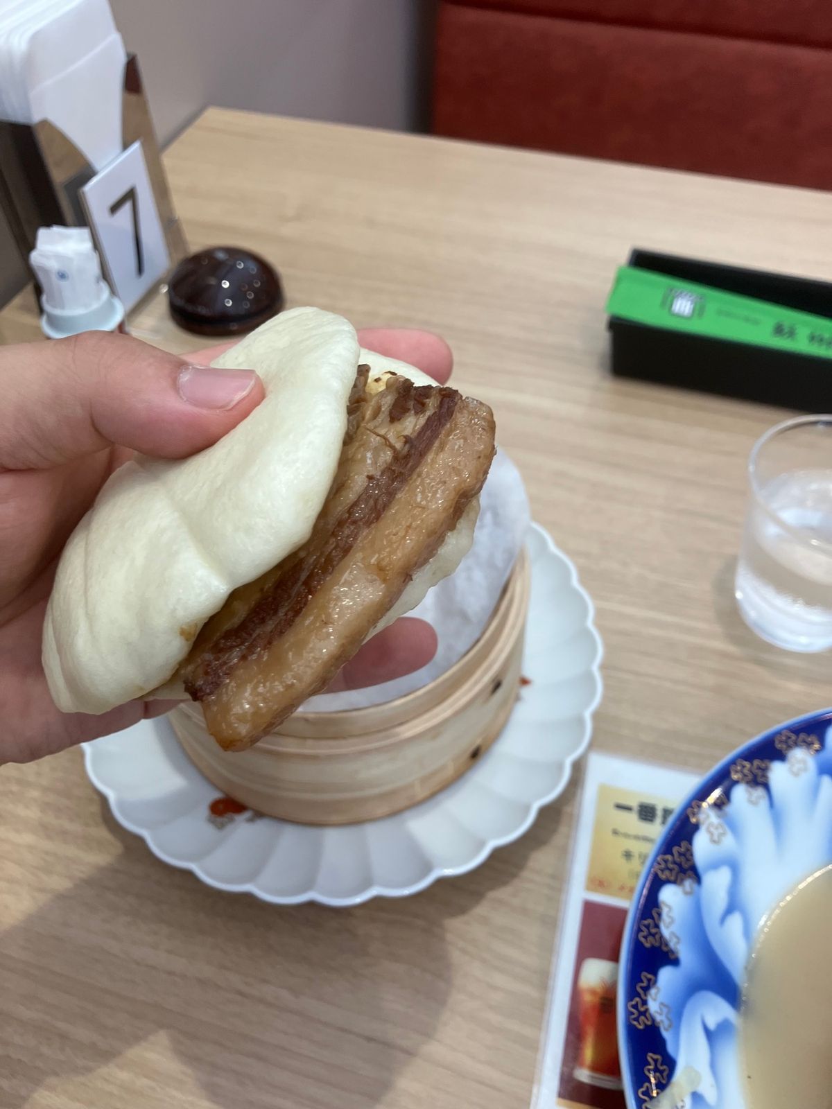 ちゃんぽんと角煮まんを食べてから大浦天主堂へ