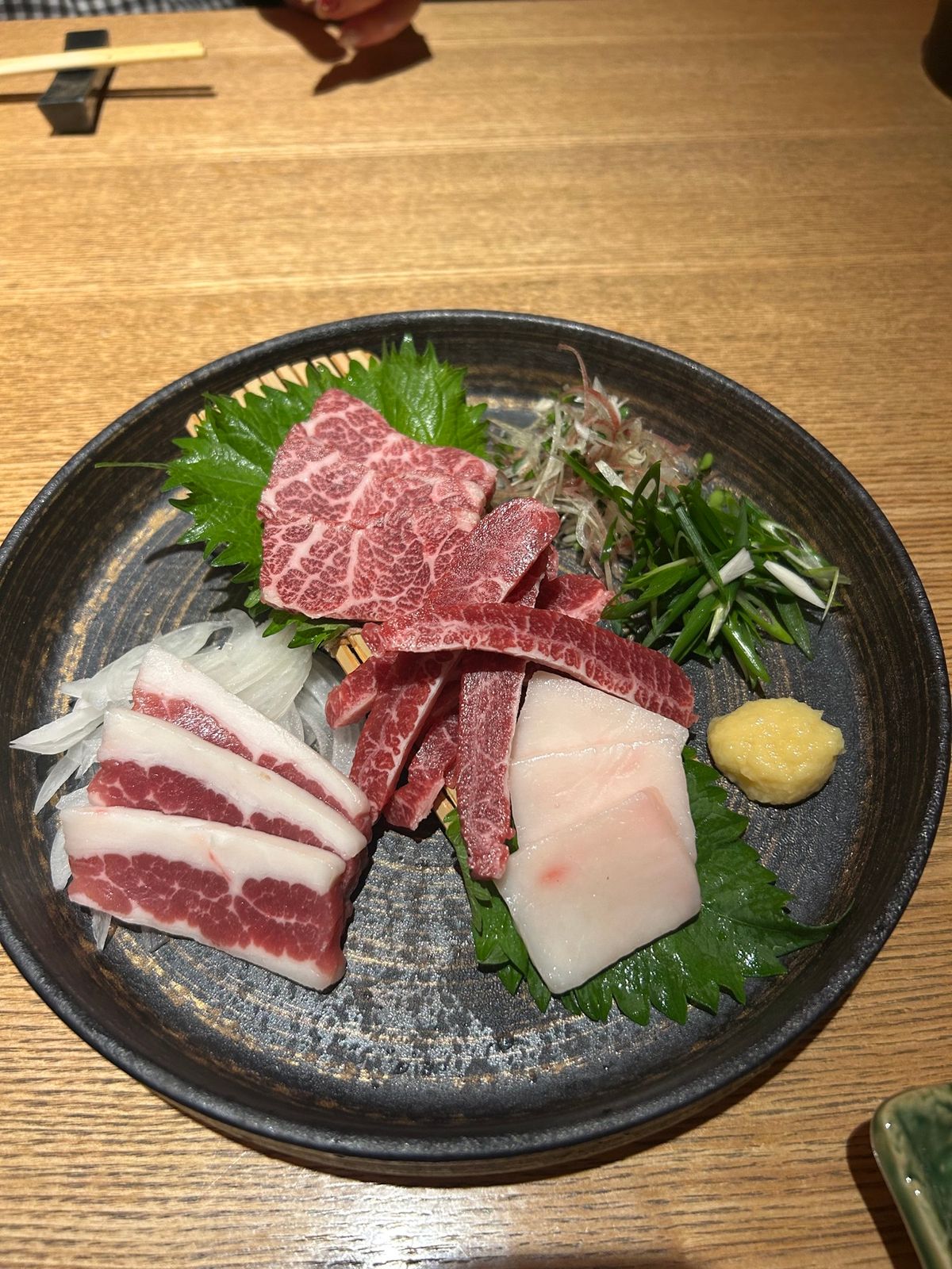 いまきん食堂は金曜日の13時頃で1時間待ちくらい
近くのカフェと雑貨屋さん...
