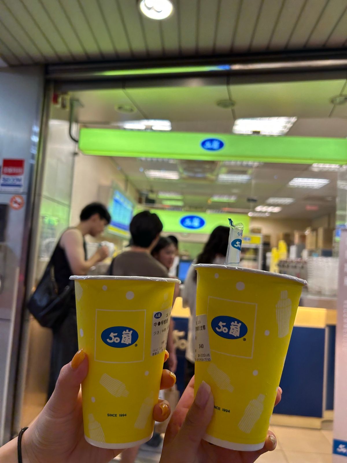 1枚目の朝ごはん美味しすぎる
この旅でNo.1だった。

2枚目は九份の所...