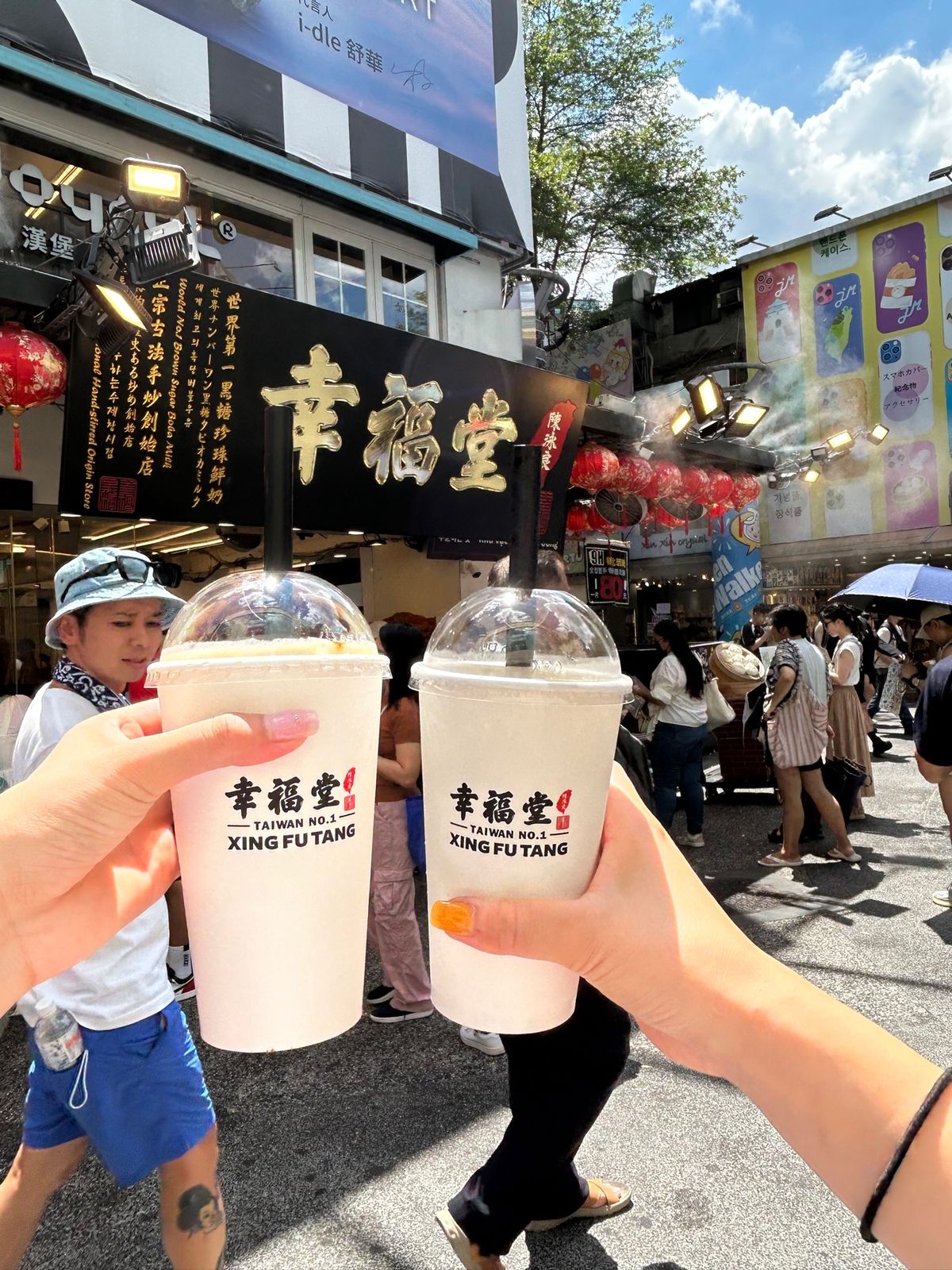 1枚目の朝ごはん美味しすぎる
この旅でNo.1だった。

2枚目は九份の所...