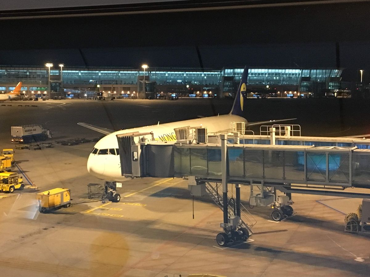 ミアットモンゴルというナショナルフラッグで仁川からウランバートルへ。夜明け...