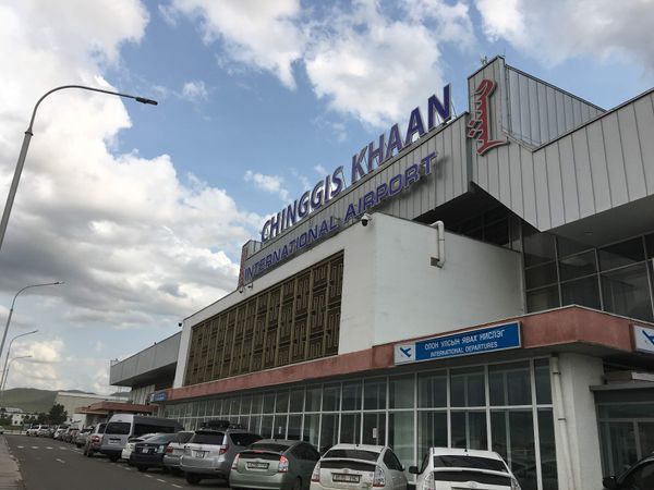 モンゴル国・ウランバートル、テレルジ国立公園「モンゴル、鶴竜優勝おめでとうの旅」の写真：ウランバートルの空港。本当に国際空港だよ...