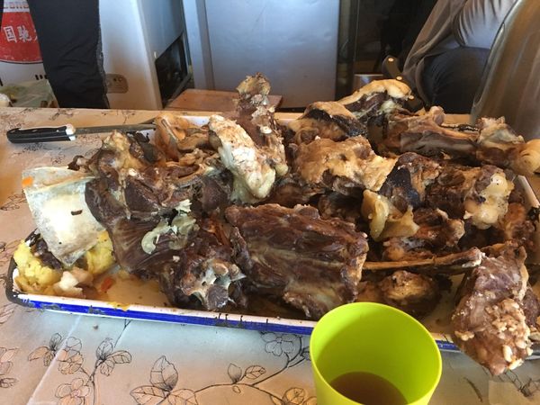 モンゴル国・ウランバートル、テレルジ国立公園「モンゴル、鶴竜優勝おめでとうの旅」の写真：さばきたて羊肉の塩茹、超絶品。全然臭くな...