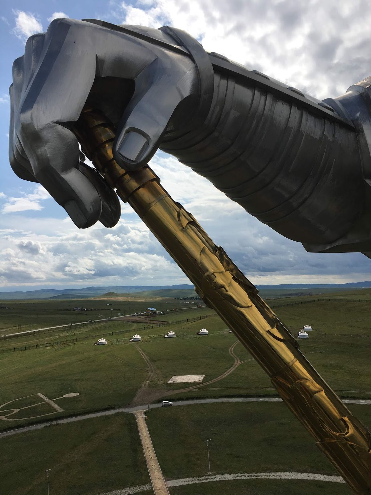 山羊の群れ、世界で8番目に大きな像、チンギス・ハーン像。