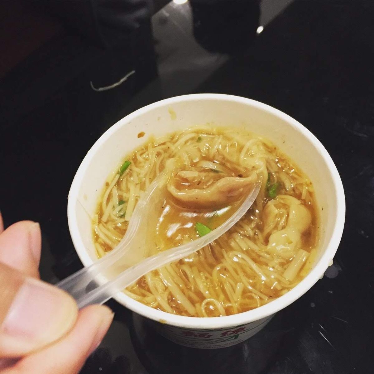 小腹空いたら食べるシリーズ。台北駅前の老蔡水煎包。毎日お世話になりました。...