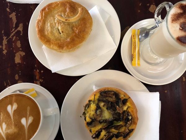 オーストラリア連邦・ケアンズ  キュランダ「ケアンズの旅🇦🇺」の写真：Meldrums Pies。激うまミート...