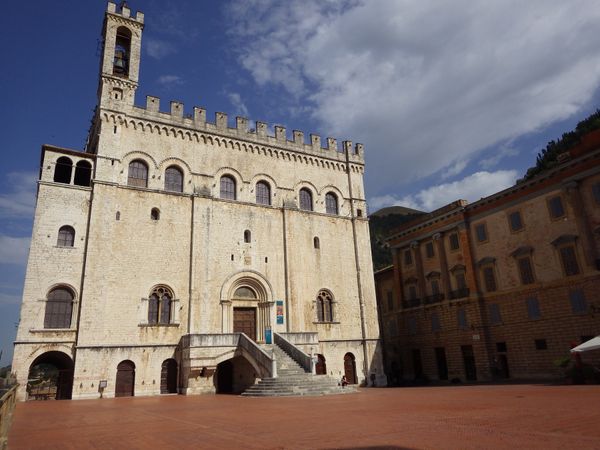 イタリア・ミラノ「古楽器クラリネットの旅2018①」の写真：《グッビオ》
行政長官宮殿/バルジェッロ...