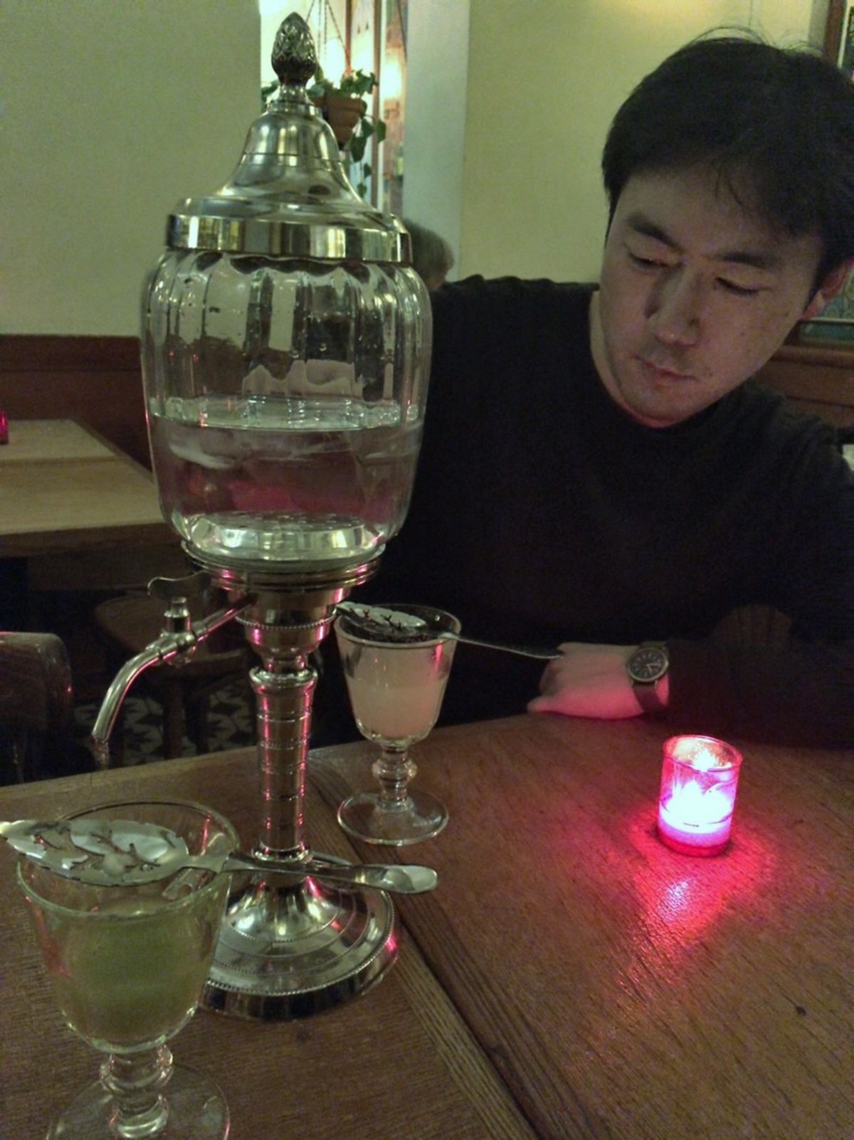 《パリ》
シャンゼリゼ劇場でバレエを観る/セーヌ川の地下から地下鉄に乗って...