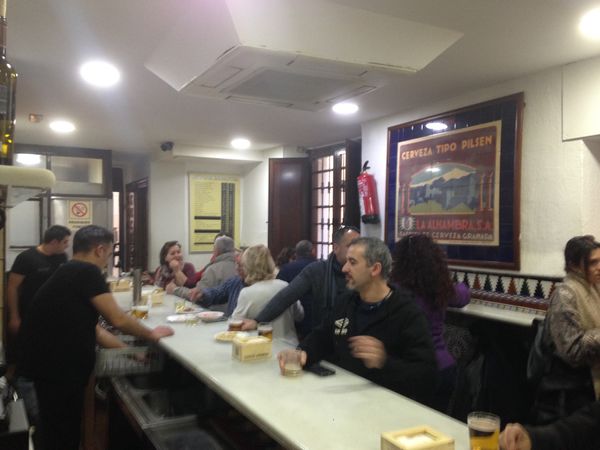 スペイン・グラナダ「楽器引き取り旅②」の写真：グラナダ
バル・ロス・ディアマンテス/プ...