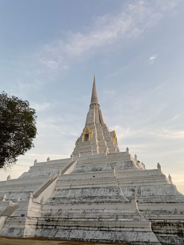 タイ・バンコク「じゅんぺーと男2人旅」の写真：朝日きれい🌅