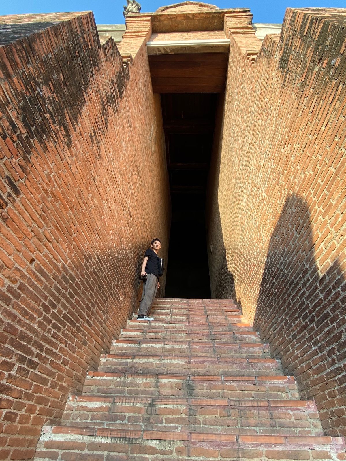 デカい涅槃像とダンジョンの入り口👀