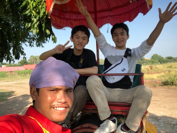 タイ・バンコク「じゅんぺーと男2人旅」の写真：象使いの兄ちゃんとトゥクトゥク運転手のオ...