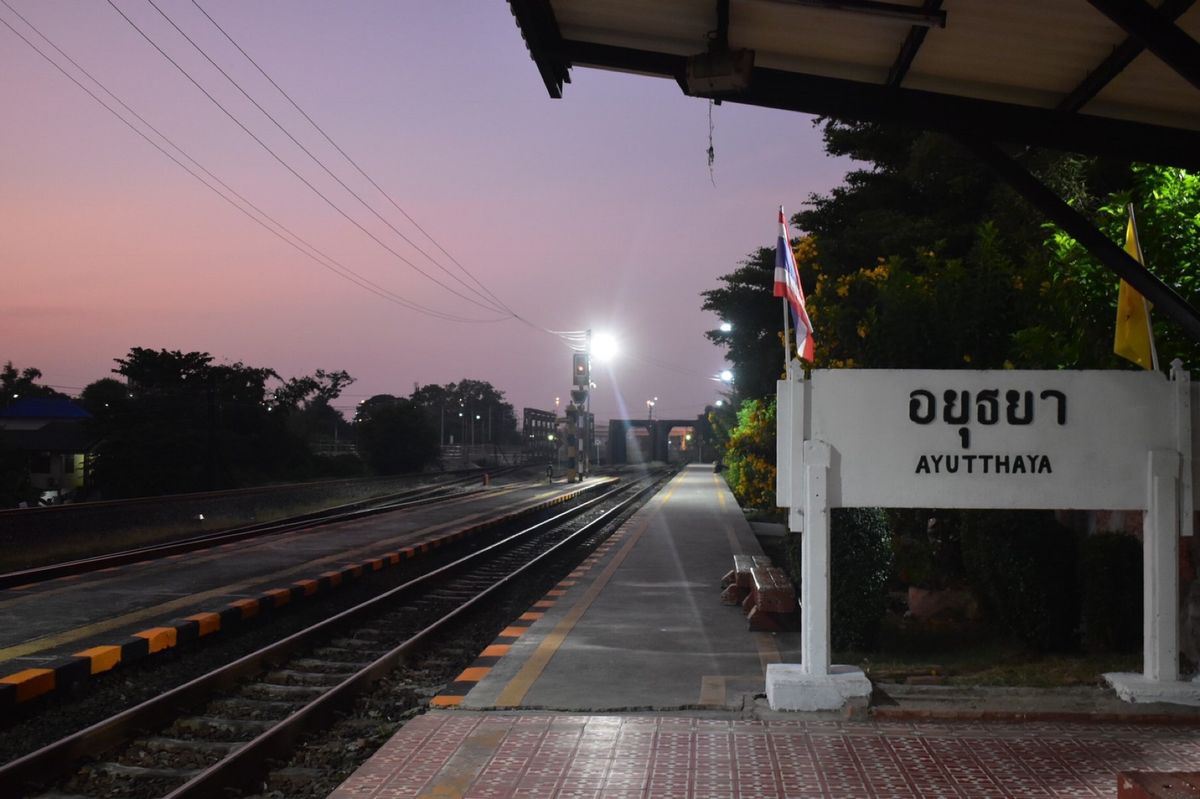 早朝からアユタヤへ
トゥクトゥクで遺跡巡り