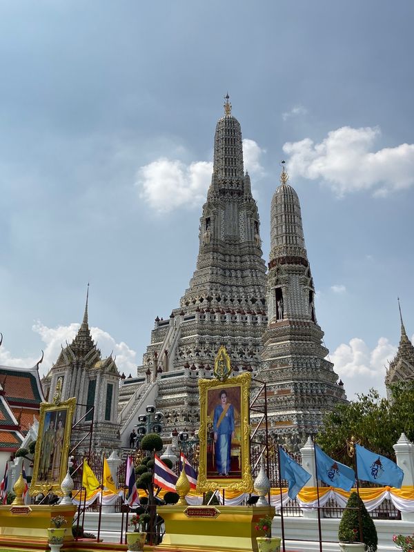 タイ・バンコク「じゅんぺーと男2人旅」の写真：ワットポー
金なかったから中に入らず外から