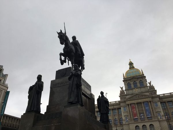 チェコ共和国・Prague「親子旅行チェコ編」の写真：プラハ の革命広場から旧市街へ