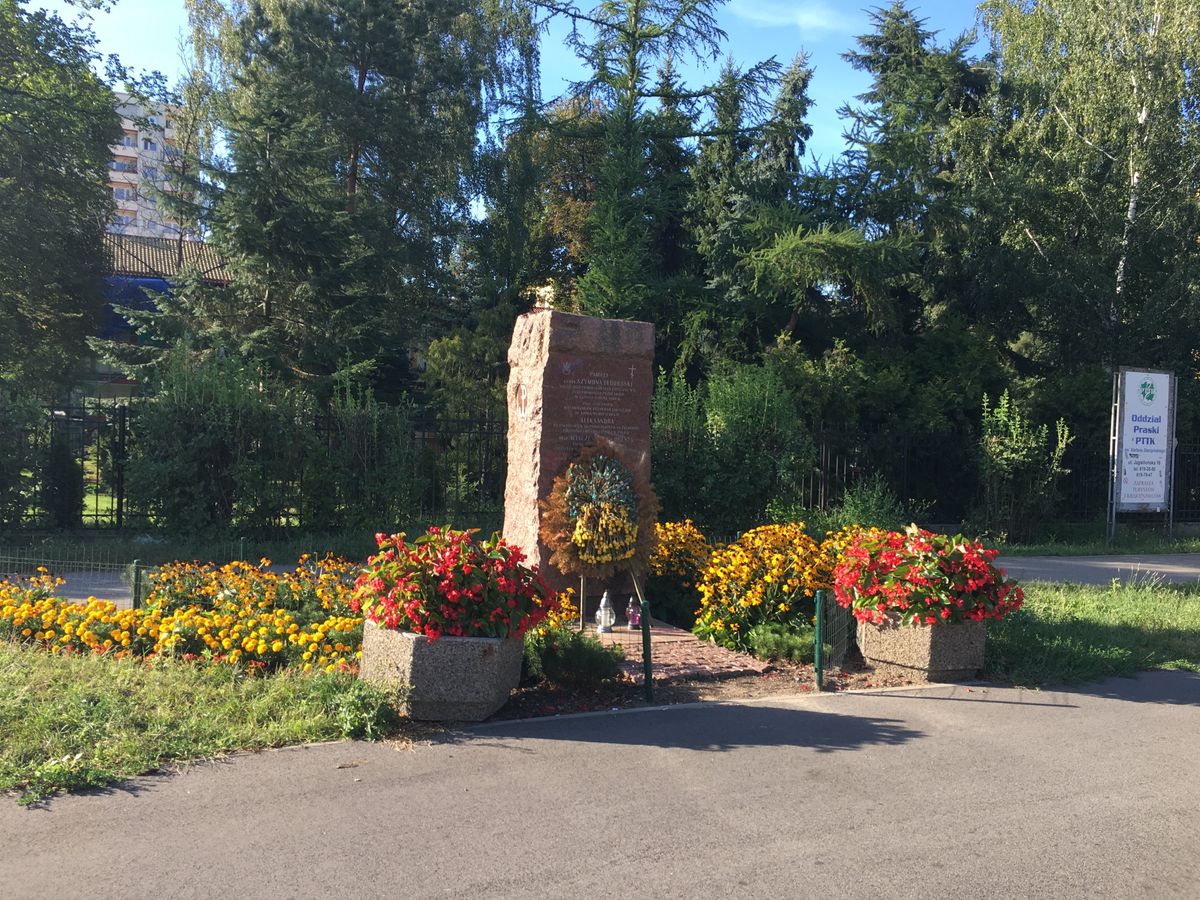 ワルシャワはPragaエリアの蚤の市へ。