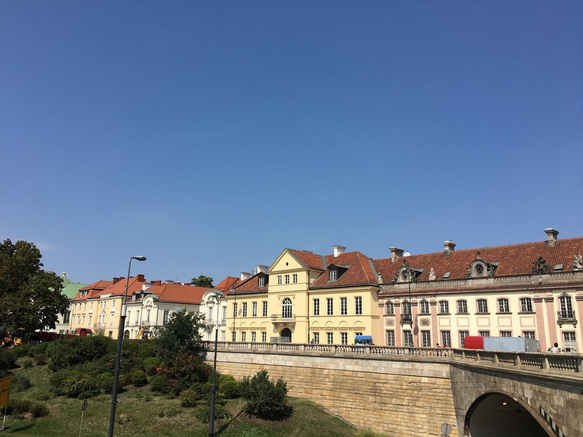 到着直後のワルシャワ。夏のポーランドと言えばLody(アイス)。細長いのが...