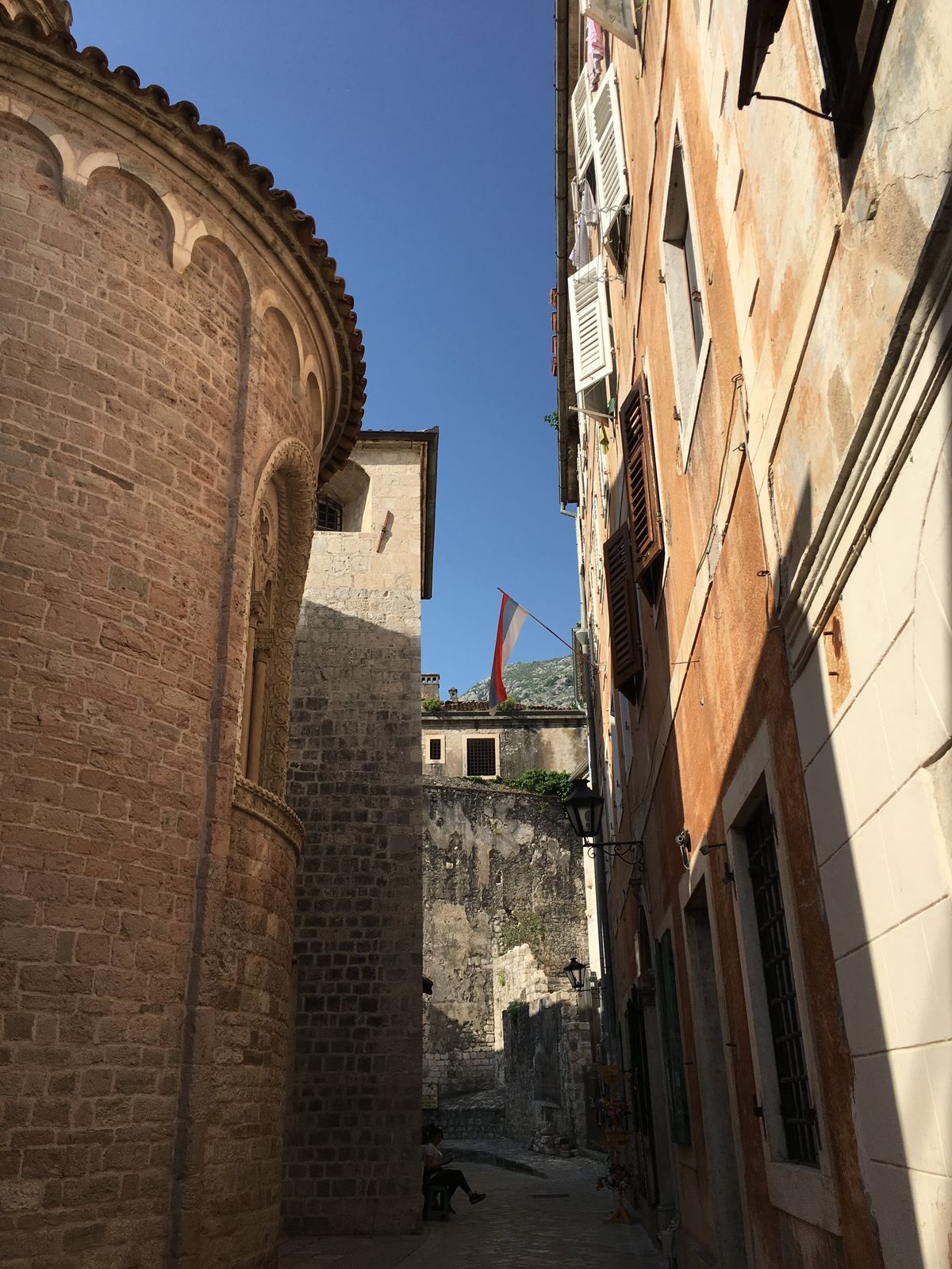 城壁の街、Kotor。圧巻。そしてリゾート地