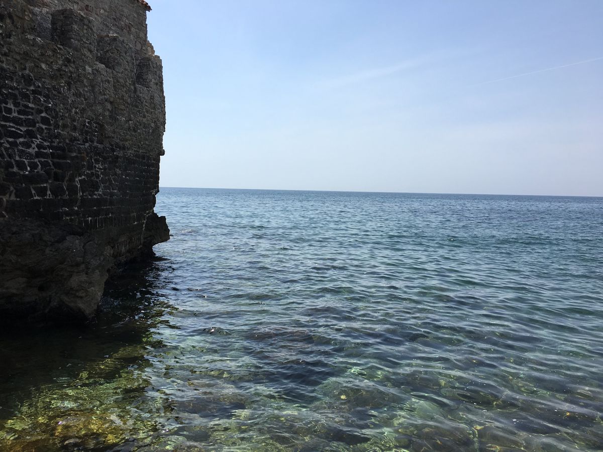 海と城壁、いいわぁこれ。