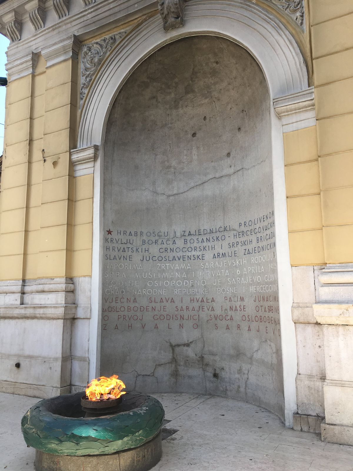 紛争跡とサラエヴォのbaklava。
