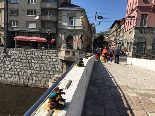 ボスニア・ヘルツェゴビナ・Sarajevo「念願叶ってボスニア・ヘルツェゴヴィナ」の写真：緑多く穏やかなサラエヴォ。4枚目は観光ス...