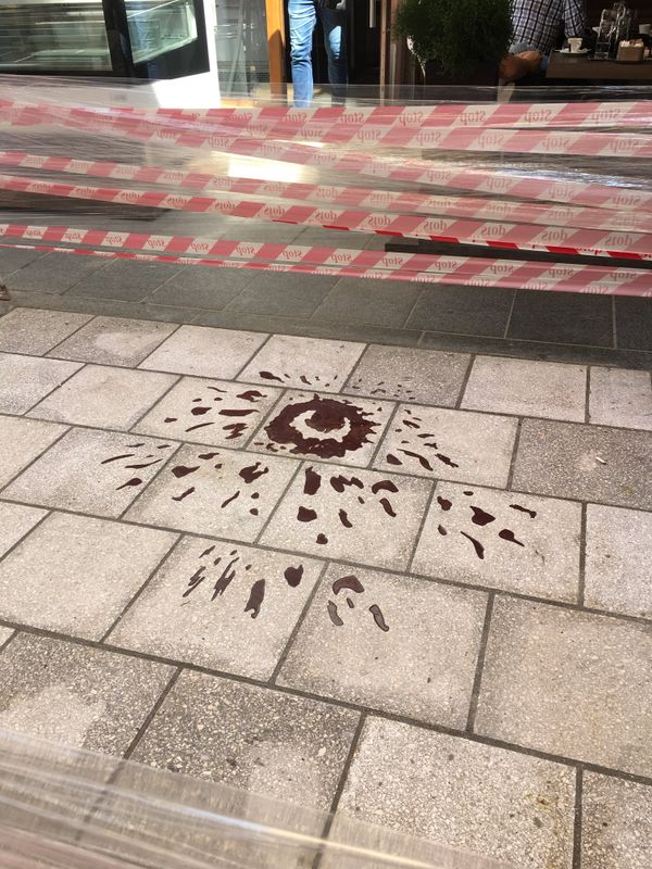 ボスニア・ヘルツェゴビナ・Sarajevo「念願叶ってボスニア・ヘルツェゴヴィナ」の写真：紛争跡とサラエヴォのbaklava。