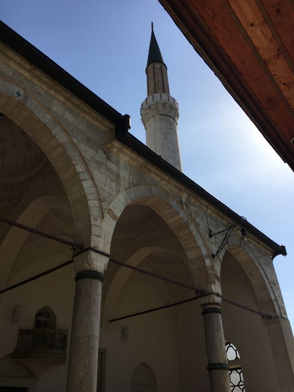 ボスニア・ヘルツェゴビナ・Sarajevo「念願叶ってボスニア・ヘルツェゴヴィナ」の写真：街中にあるモスク