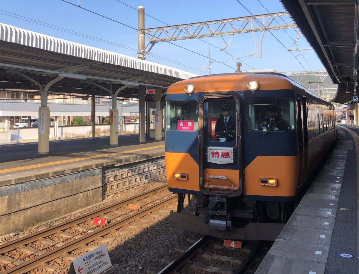 吉野には日本最古のロープウェイ。昭和一桁に作られた鉄塔がまだ現役です。機械...
