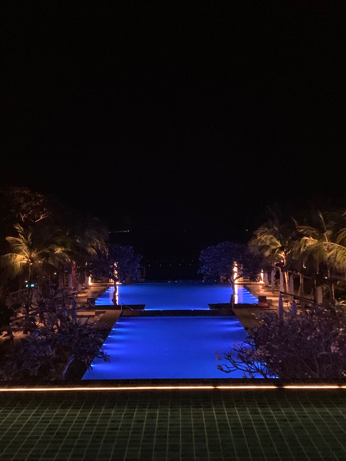 ホテルのインフィニティプール！