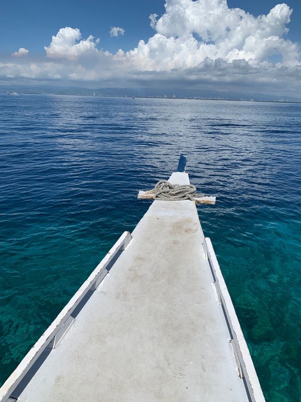 フィリピン・ナルスアン島「セブ島・ジンベイザメとシュノーケリング」の写真:アイランドホッピングのボート!波も穏やか...