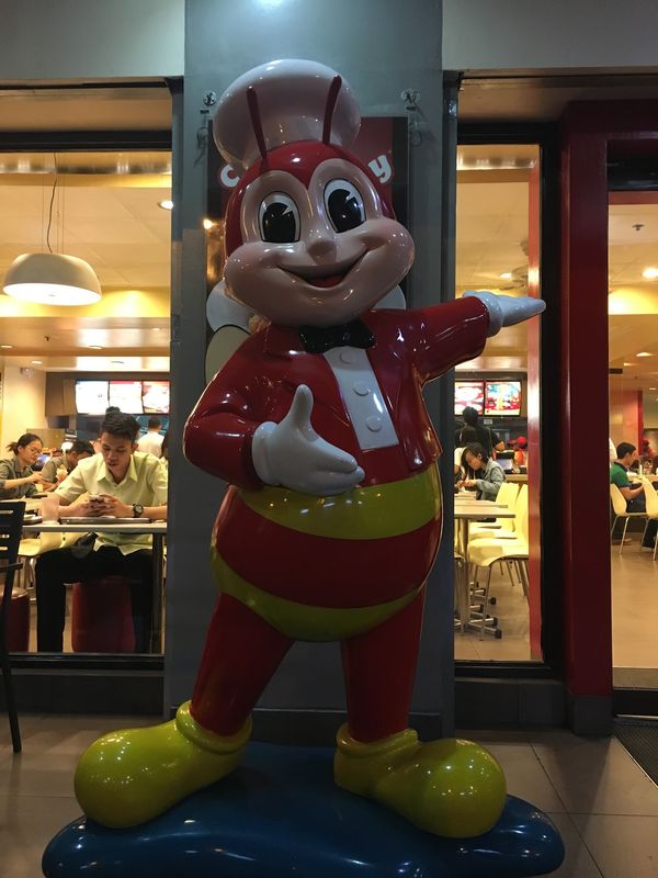 フィリピン・Manila「出向中の友達訪ねてフィリピン」の写真：フィリピンと言えば！Jollibeeのパスタ。
