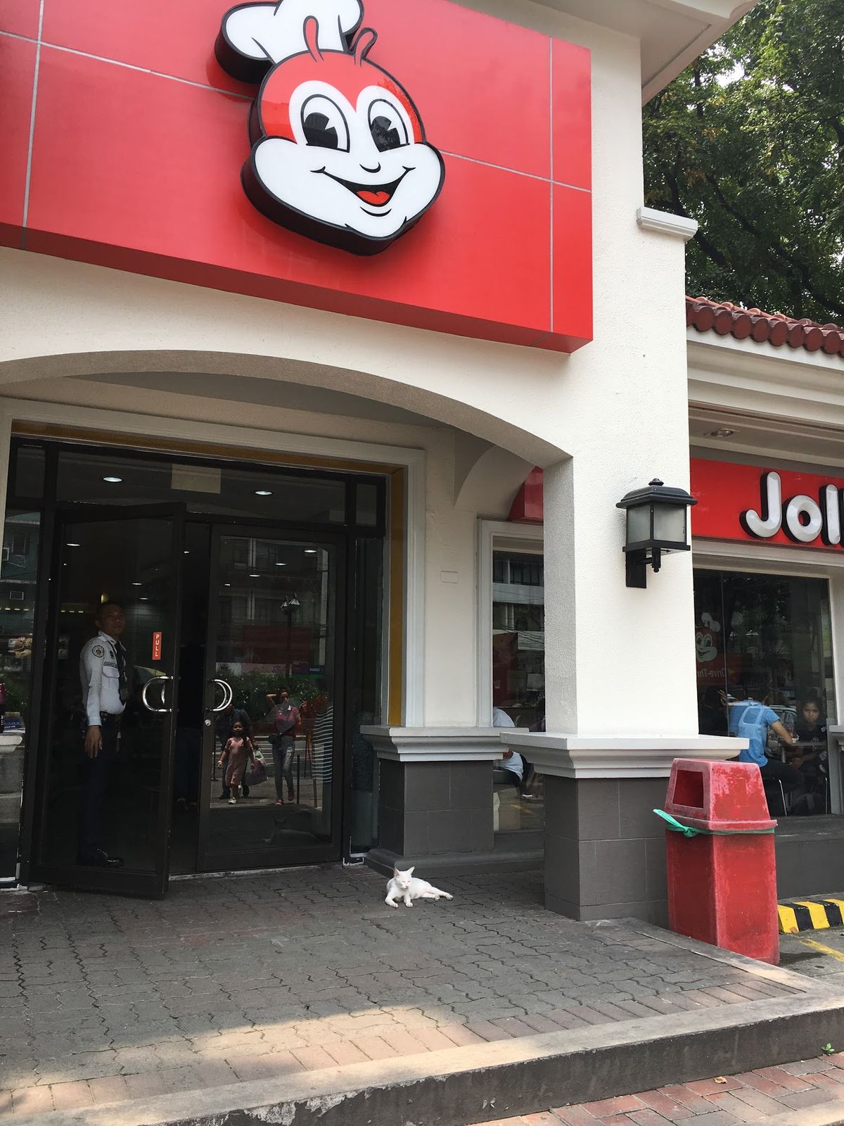 フィリピンと言えば！Jollibeeのパスタ。