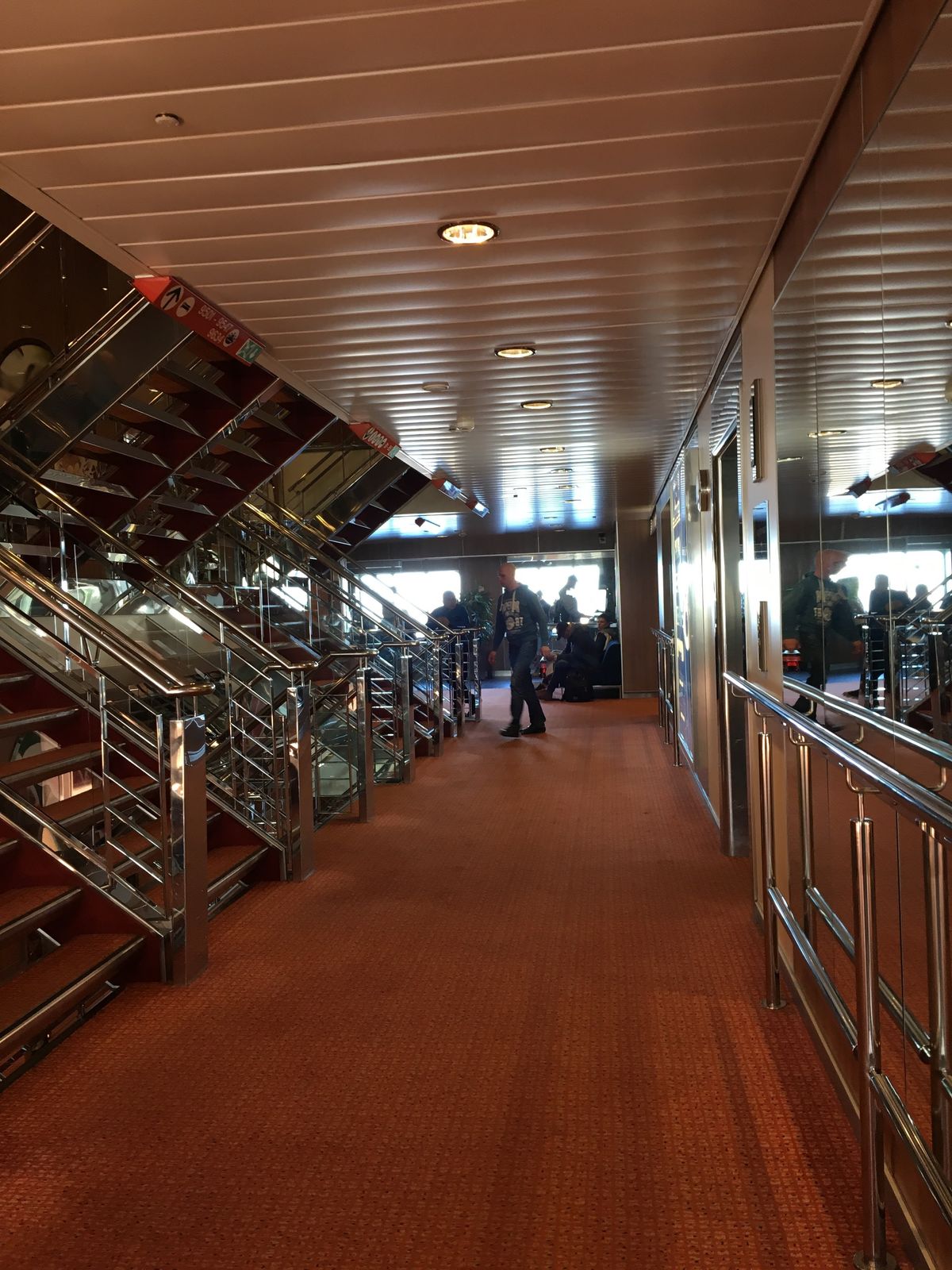 夕暮れ時のクルーズは素晴らしかったです。