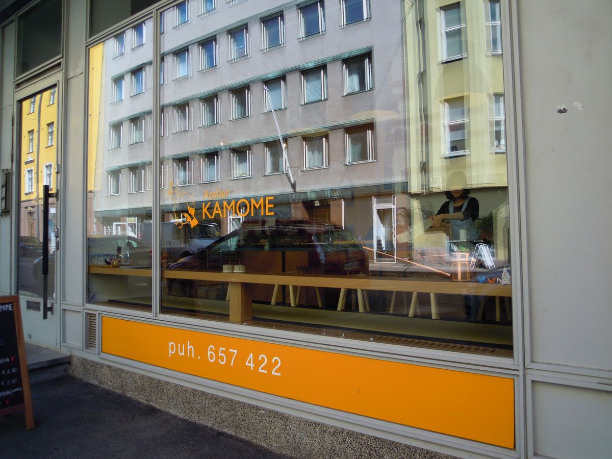 かもめ食堂が閉まっていたので、隣にオープンしていたかもめカフェで一息。店員...