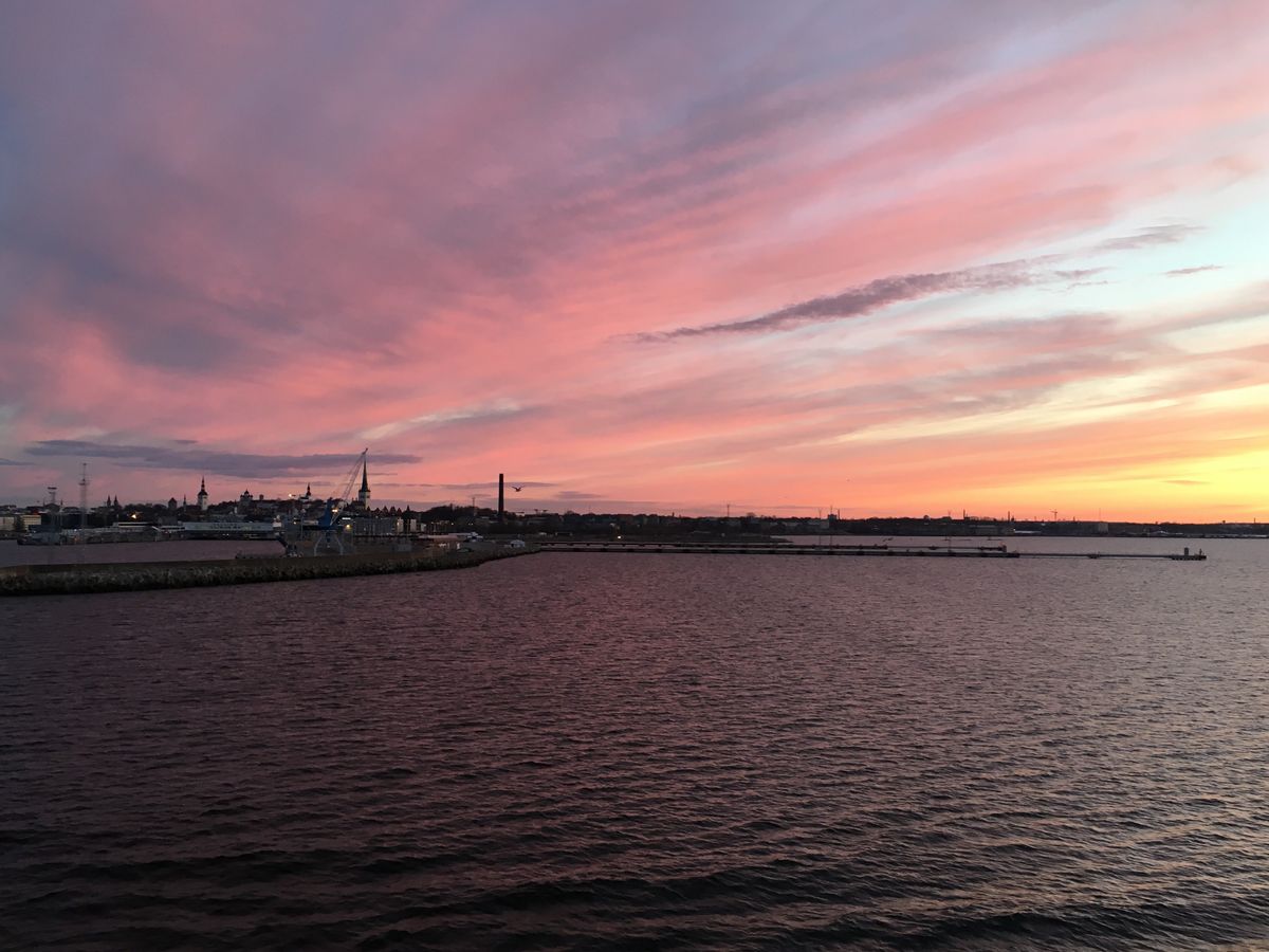 夕暮れ時のクルーズは素晴らしかったです。