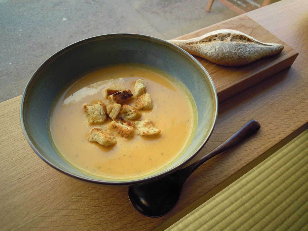 かもめ食堂が閉まっていたので、隣にオープンしていたかもめカフェで一息。店員...