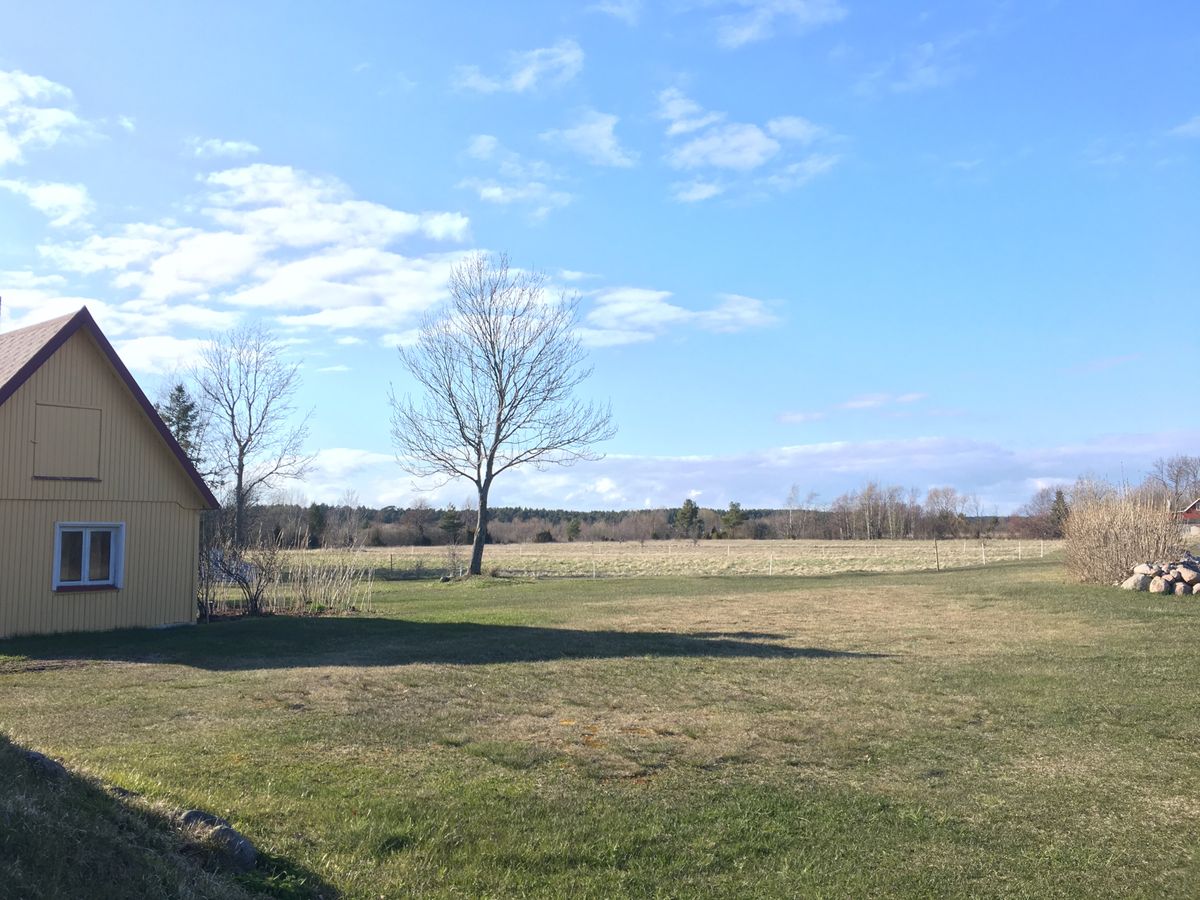 島の南端に灯台があります。店はほとんどありません。レストランもおそらく1軒...