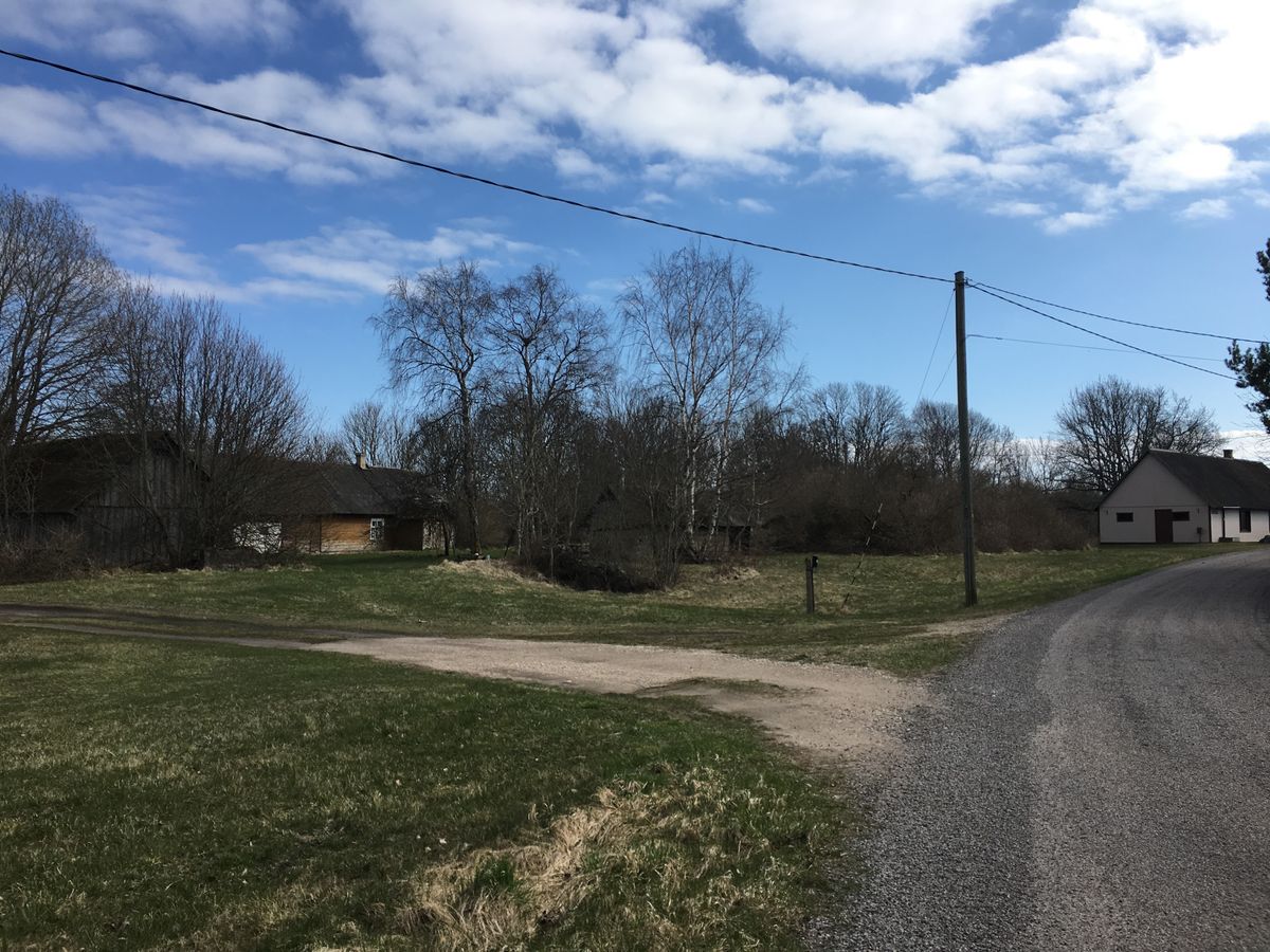 キフヌは人口500人あまりの小さな島です。島ではクルトという、ニットのスカ...