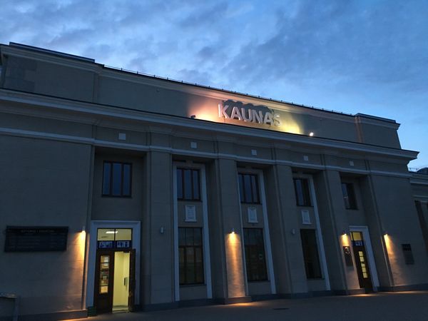 リトアニア・Kaunas「バルト三国、リトアニア編」の写真：カウナス駅には杉原千畝の碑があります。こ...