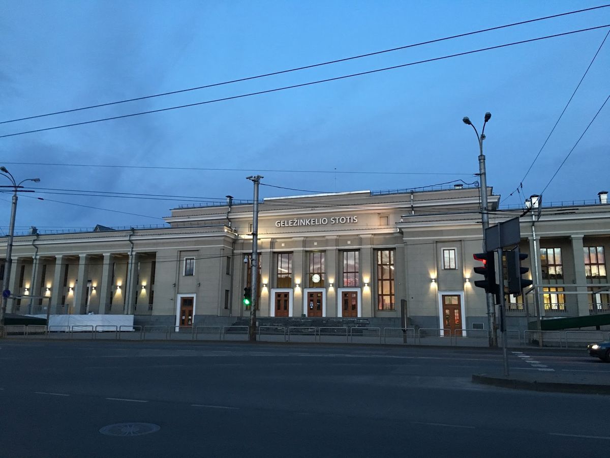 バスでカウナスへ移動。