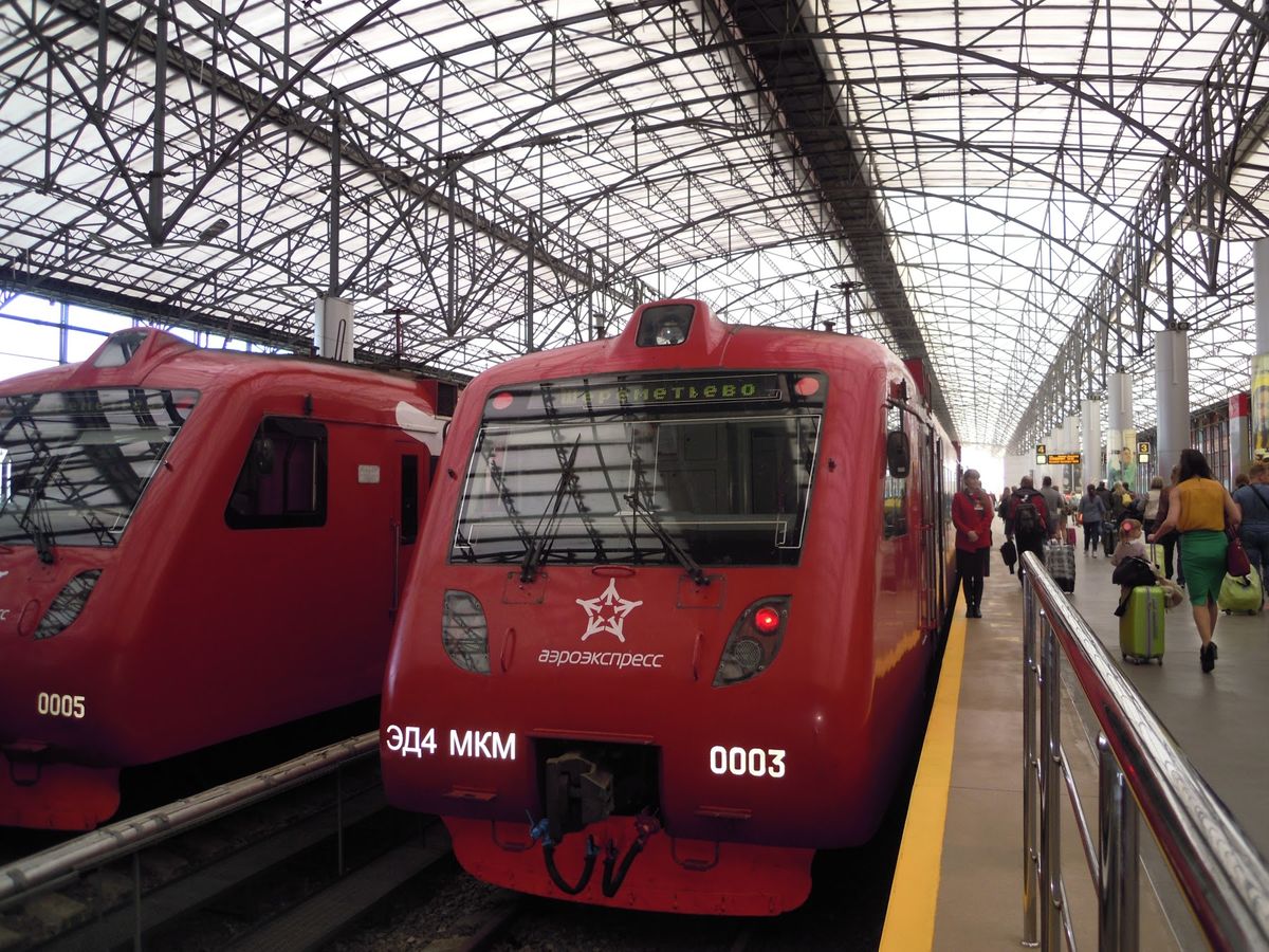 シェレメチェボ空港から新幹線でモスクワ市内へ。快適。