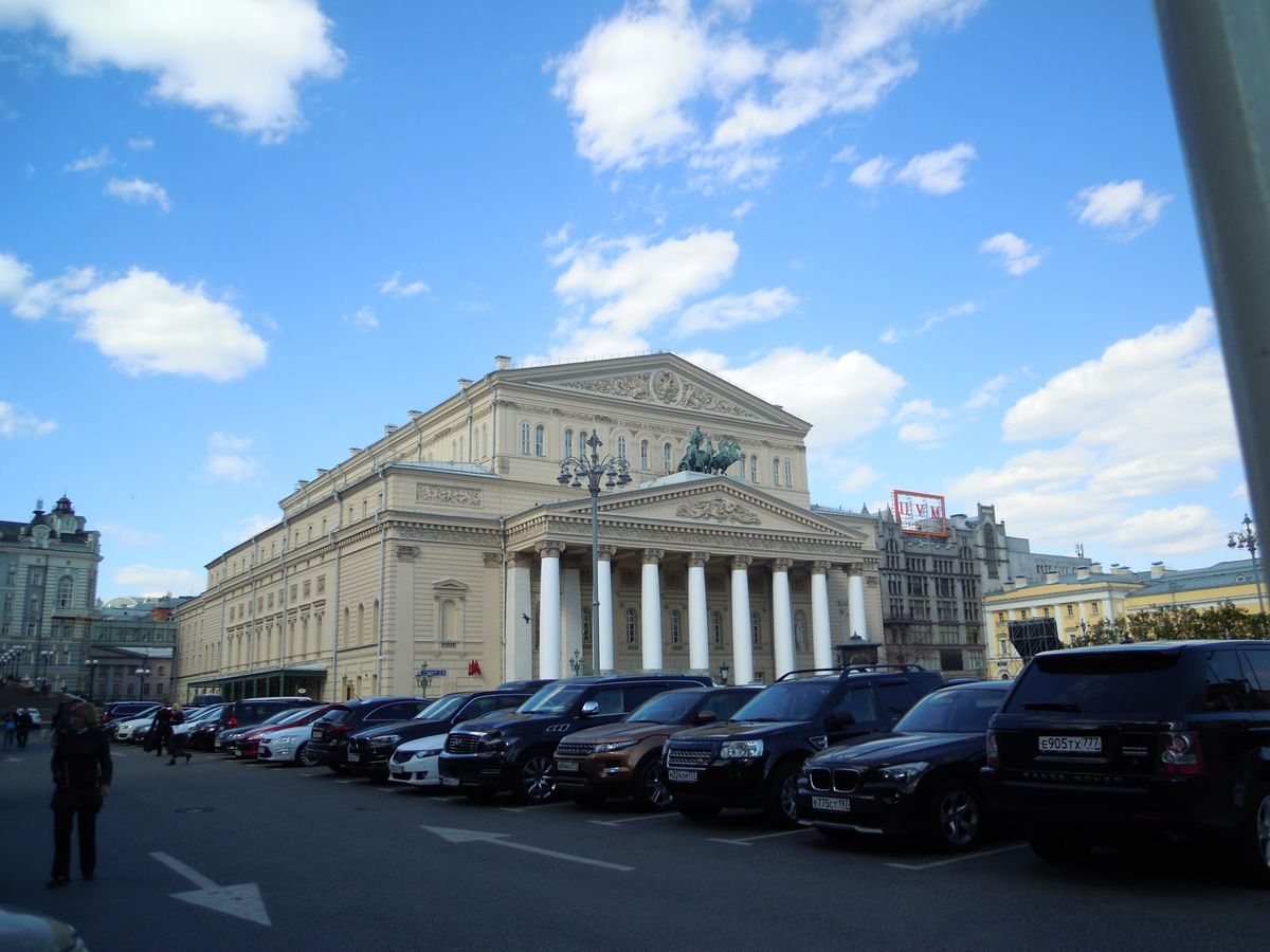 モスクワ。駅舎やツム(デパート)など。共産圏のでかい建物好きにはたまらん。