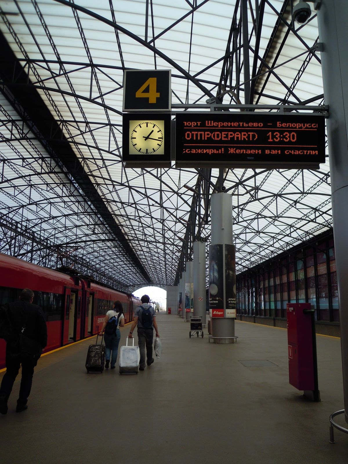 シェレメチェボ空港から新幹線でモスクワ市内へ。快適。