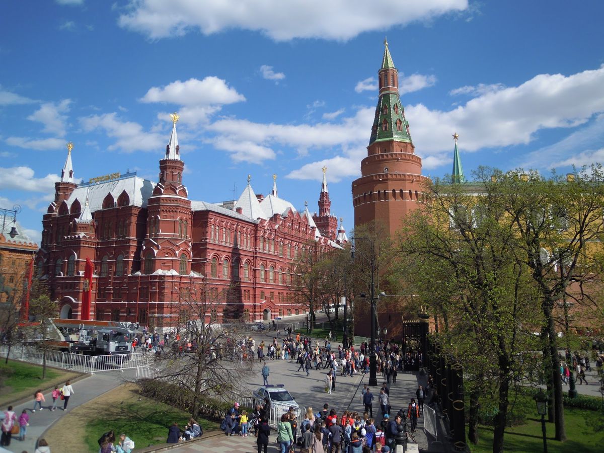 赤の広場へはなぜか入れず、遠くからワシリー宮殿を眺めただけ。