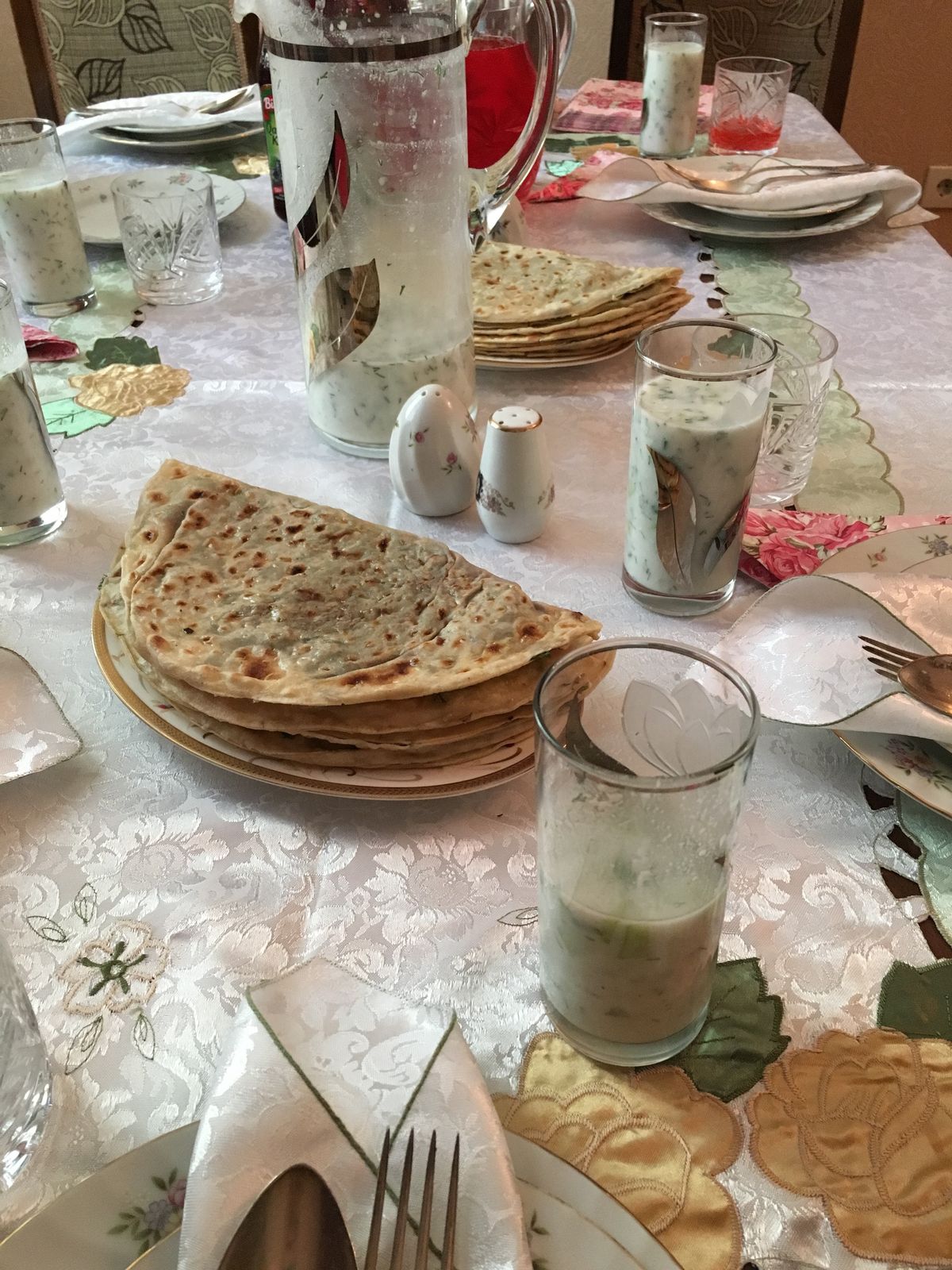 まずは友人宅でおもてなしを受ける。